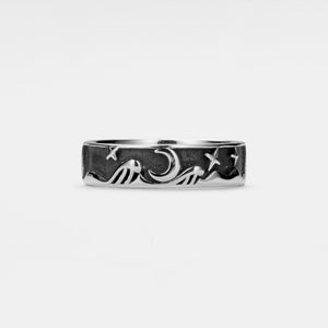 A 925 sterling silver couple band ring with hypoallergenic finish, featuring a pattern that includes the wave, moon, and stars.