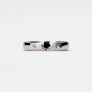 A solid 925 sterling silver band ring with gold plating and a design featuring a sun, moon, and stars motif.